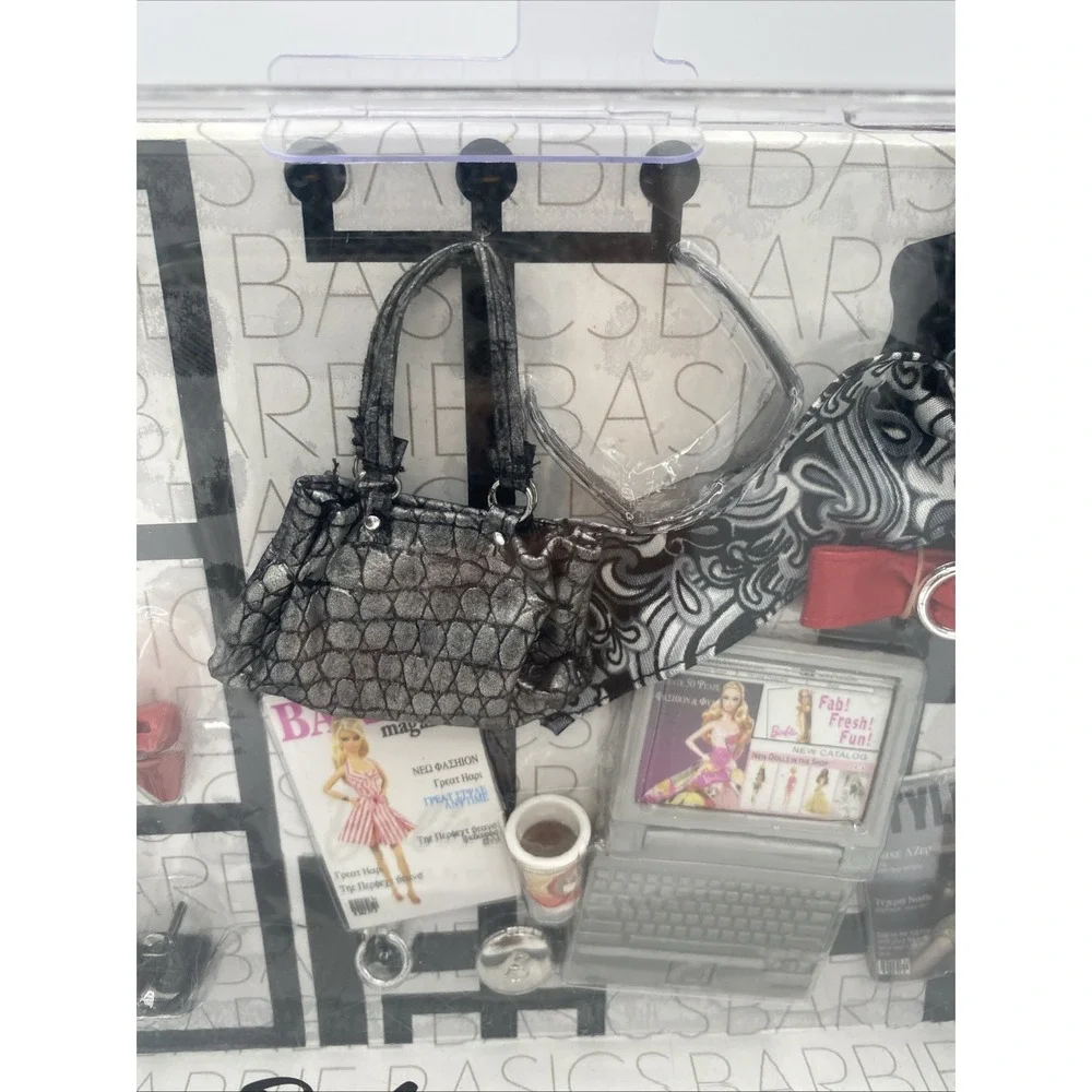 Barbie Basics Look 01-001 Black Label  Accessory Pack 2009 NRFB and MINT